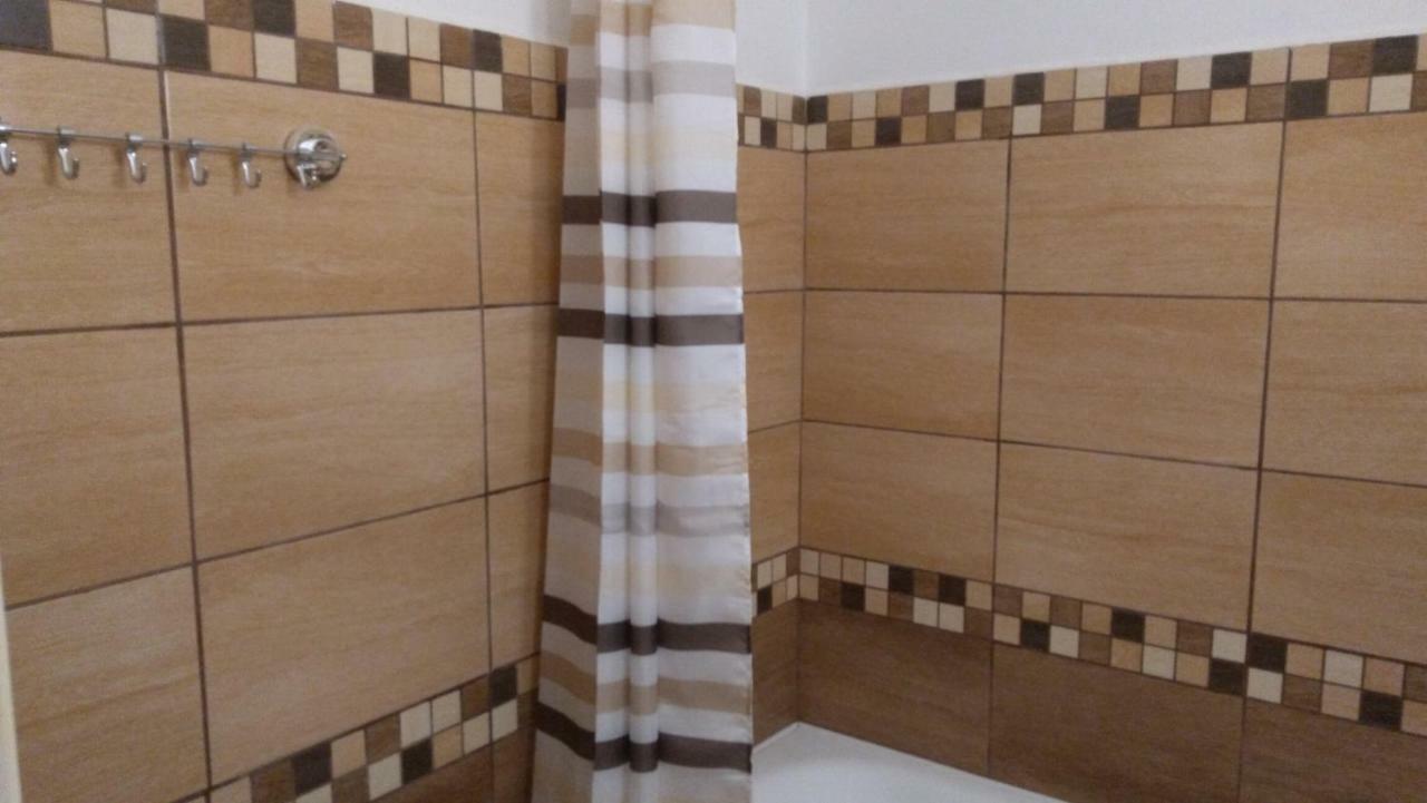 Gesztenyes Apartman Мішкольц Екстер'єр фото