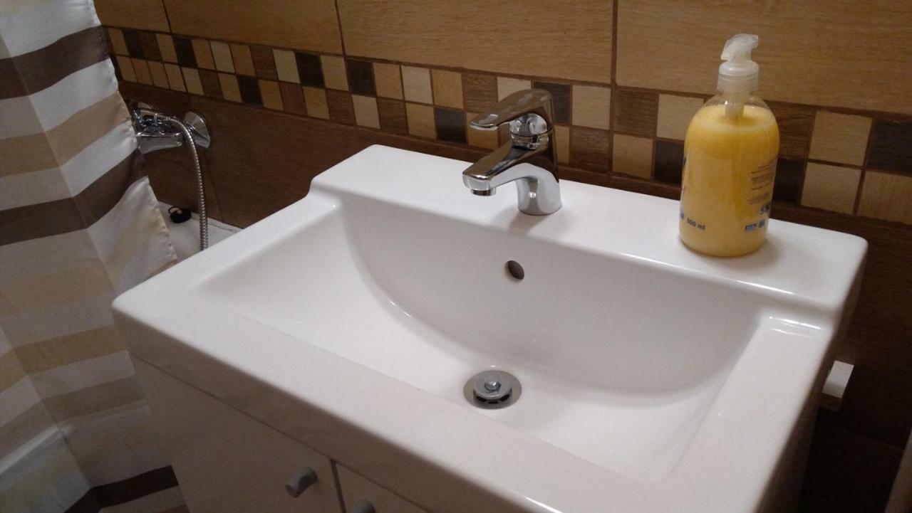 Gesztenyes Apartman Мішкольц Екстер'єр фото