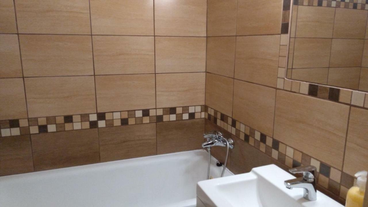 Gesztenyes Apartman Мішкольц Екстер'єр фото