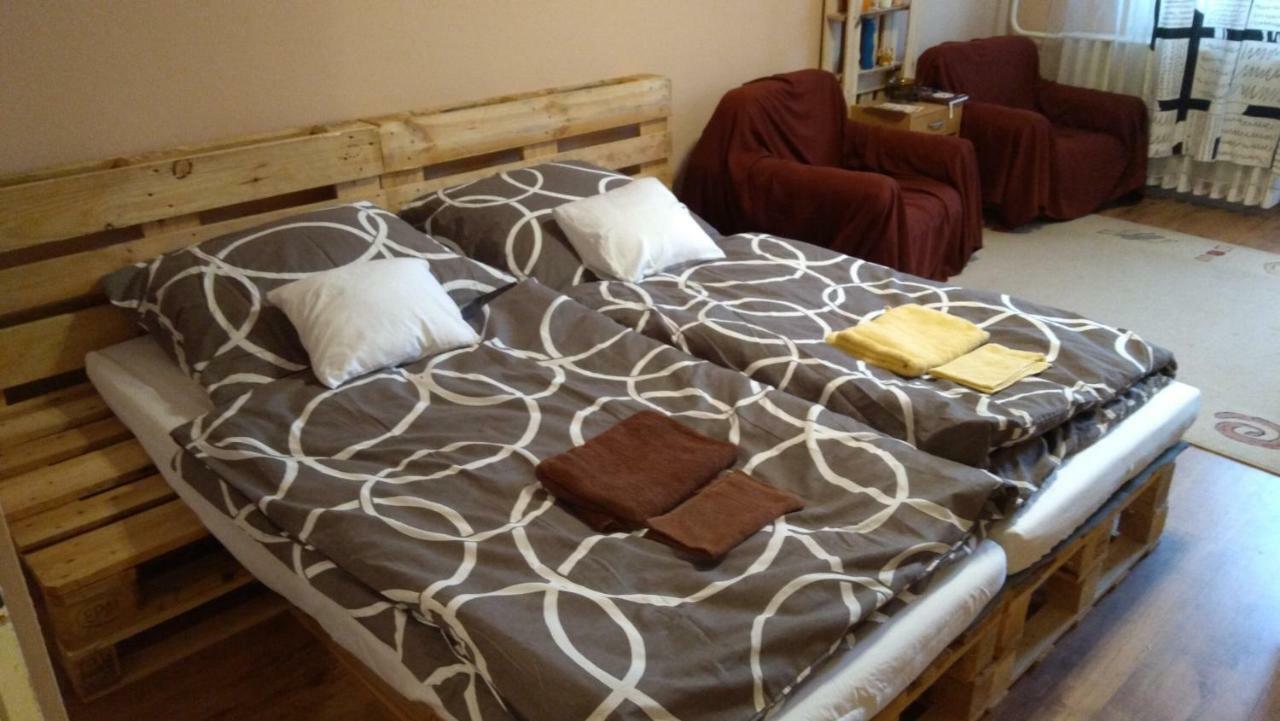 Gesztenyes Apartman Мішкольц Екстер'єр фото
