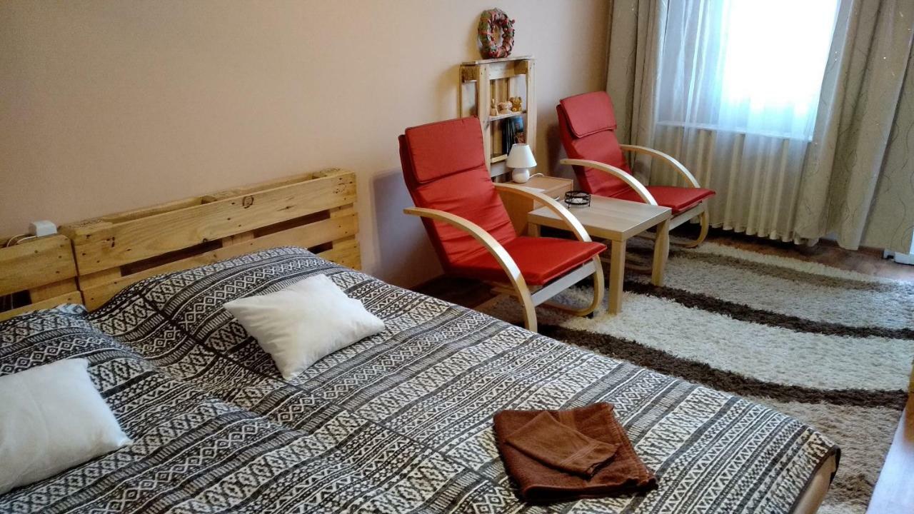 Gesztenyes Apartman Мішкольц Екстер'єр фото