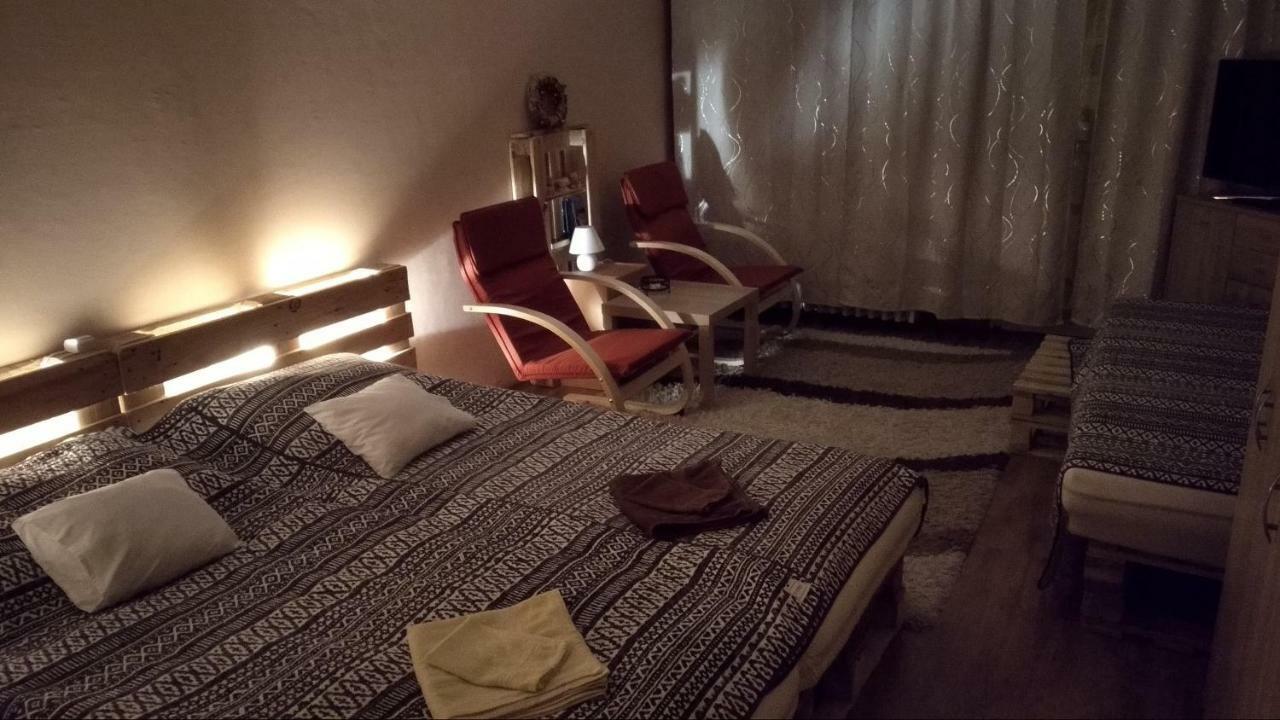Gesztenyes Apartman Мішкольц Екстер'єр фото