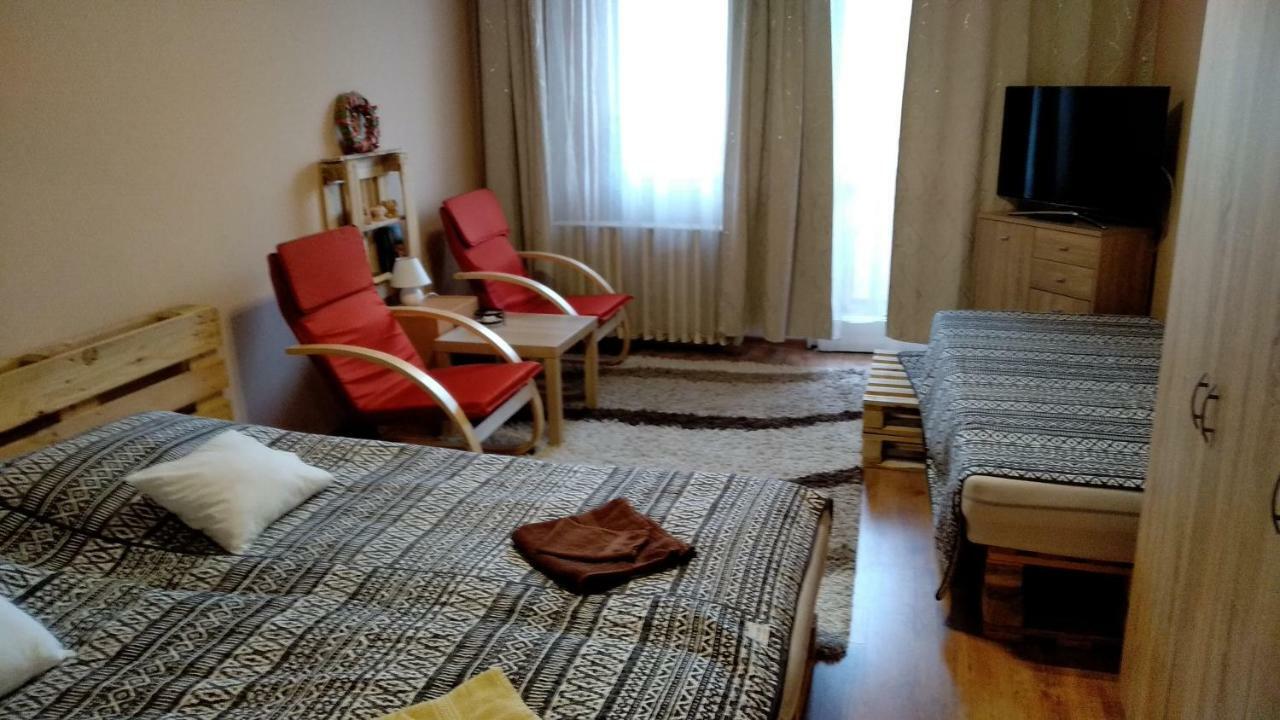 Gesztenyes Apartman Мішкольц Екстер'єр фото