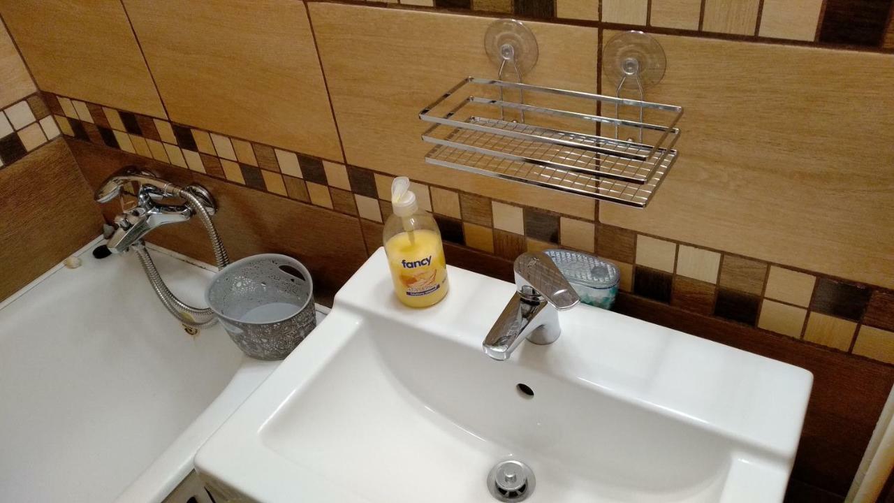 Gesztenyes Apartman Мішкольц Екстер'єр фото