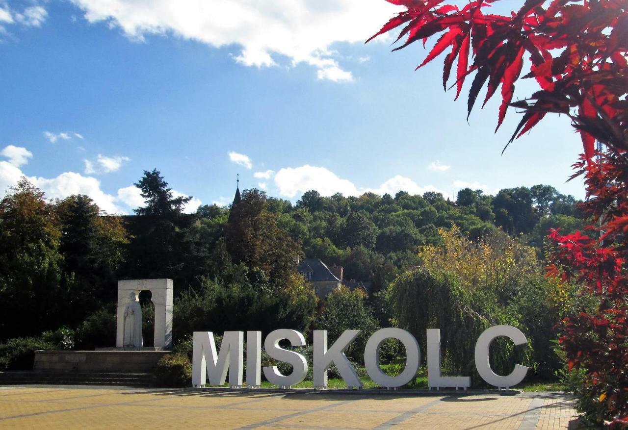 Gesztenyes Apartman Мішкольц Екстер'єр фото