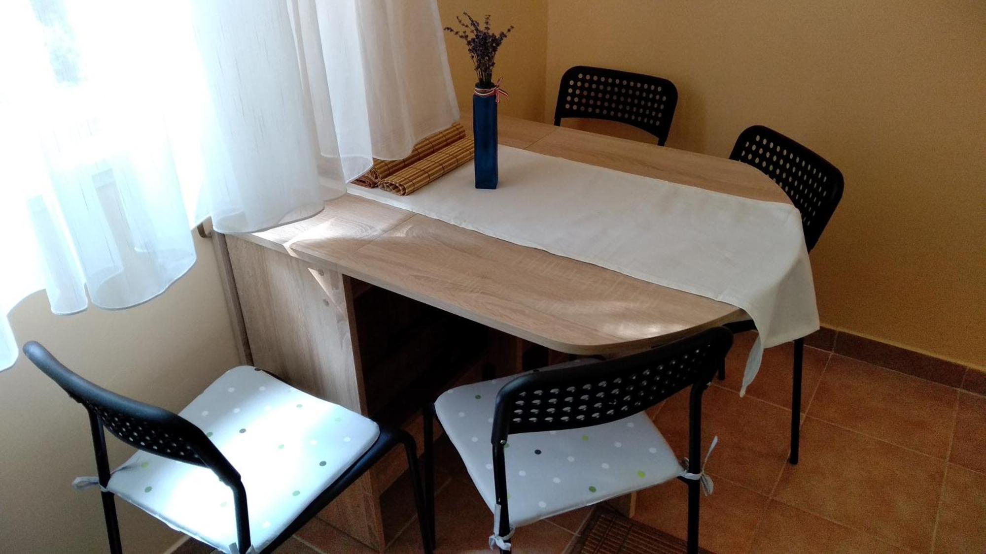 Gesztenyes Apartman Мішкольц Екстер'єр фото
